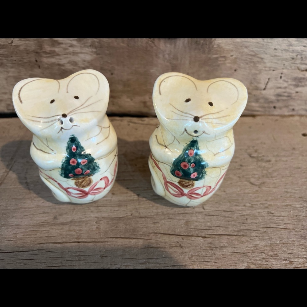 Laurie Gates 1997 Christmas Topiary Salt and Pepper Shaker